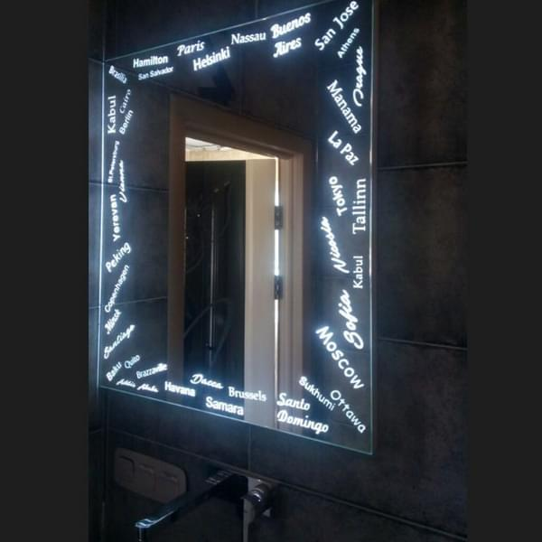 Зеркало с подсветкой в ваннуб с индвидуальным дизайном на заказ